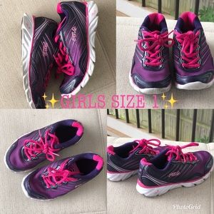 Girls LIKE-NEW Fila Sneakers